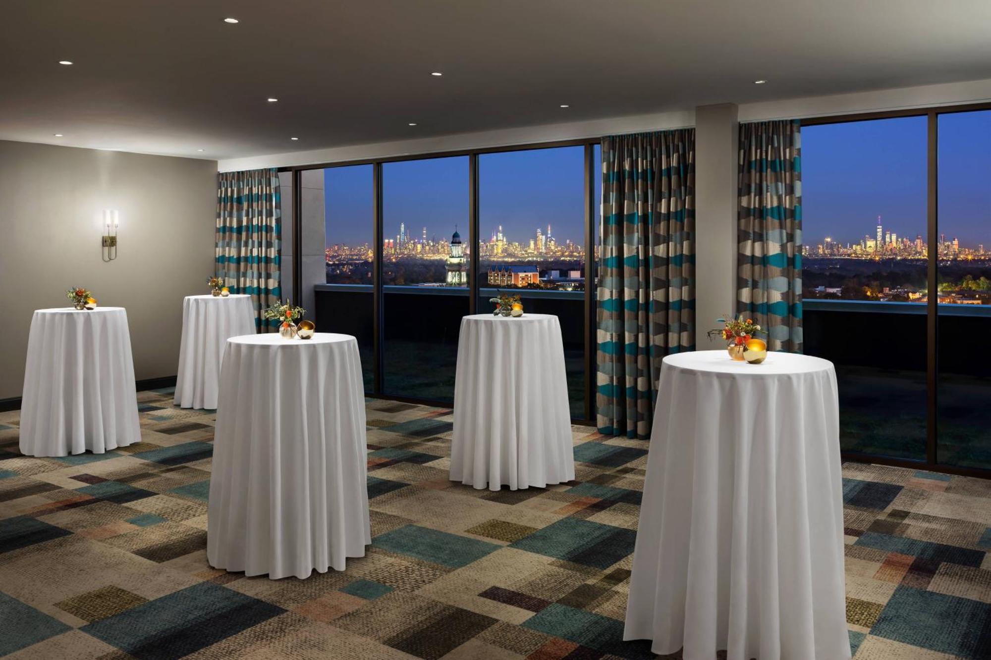 The Mc, Autograph Collection 4* Montclair